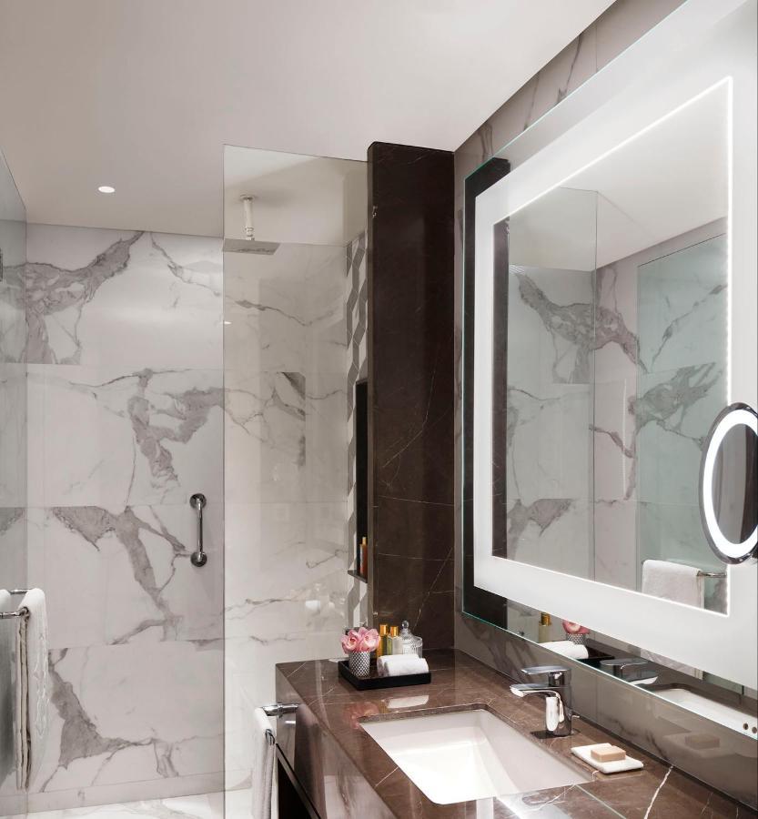 Taj Wellington Mews Chennai Hotel ภายนอก รูปภาพ