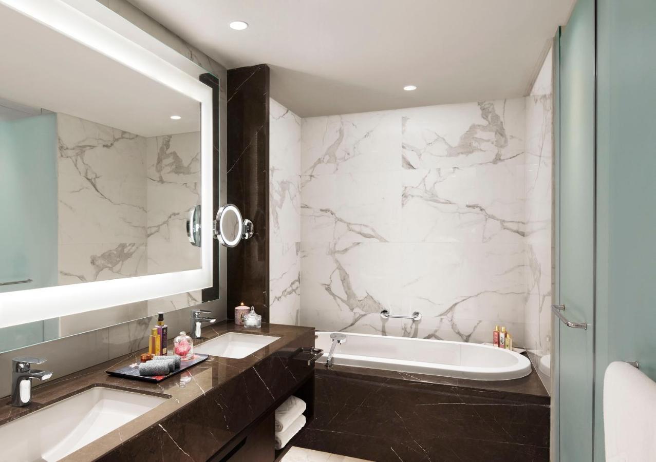 Taj Wellington Mews Chennai Hotel ภายนอก รูปภาพ