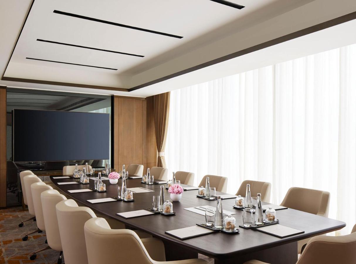 Taj Wellington Mews Chennai Hotel ภายนอก รูปภาพ
