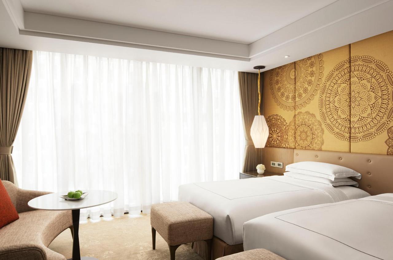 Taj Wellington Mews Chennai Hotel ภายนอก รูปภาพ